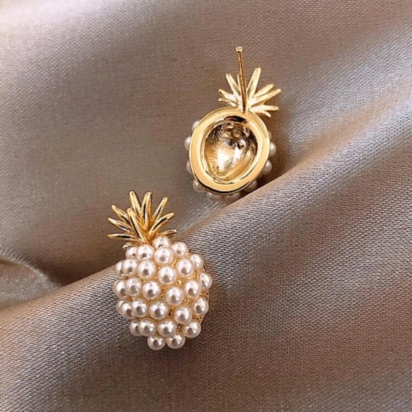 Pinapple Pearl Earrings - Picture 2 of 4